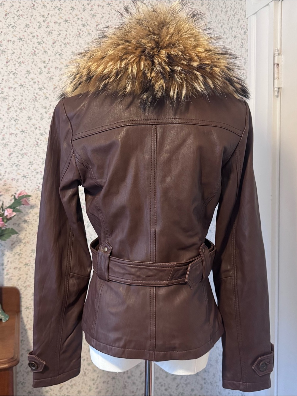 Danier Dark Brown Leather Jacket with Tan Fur Collar - Picture 3 of 9